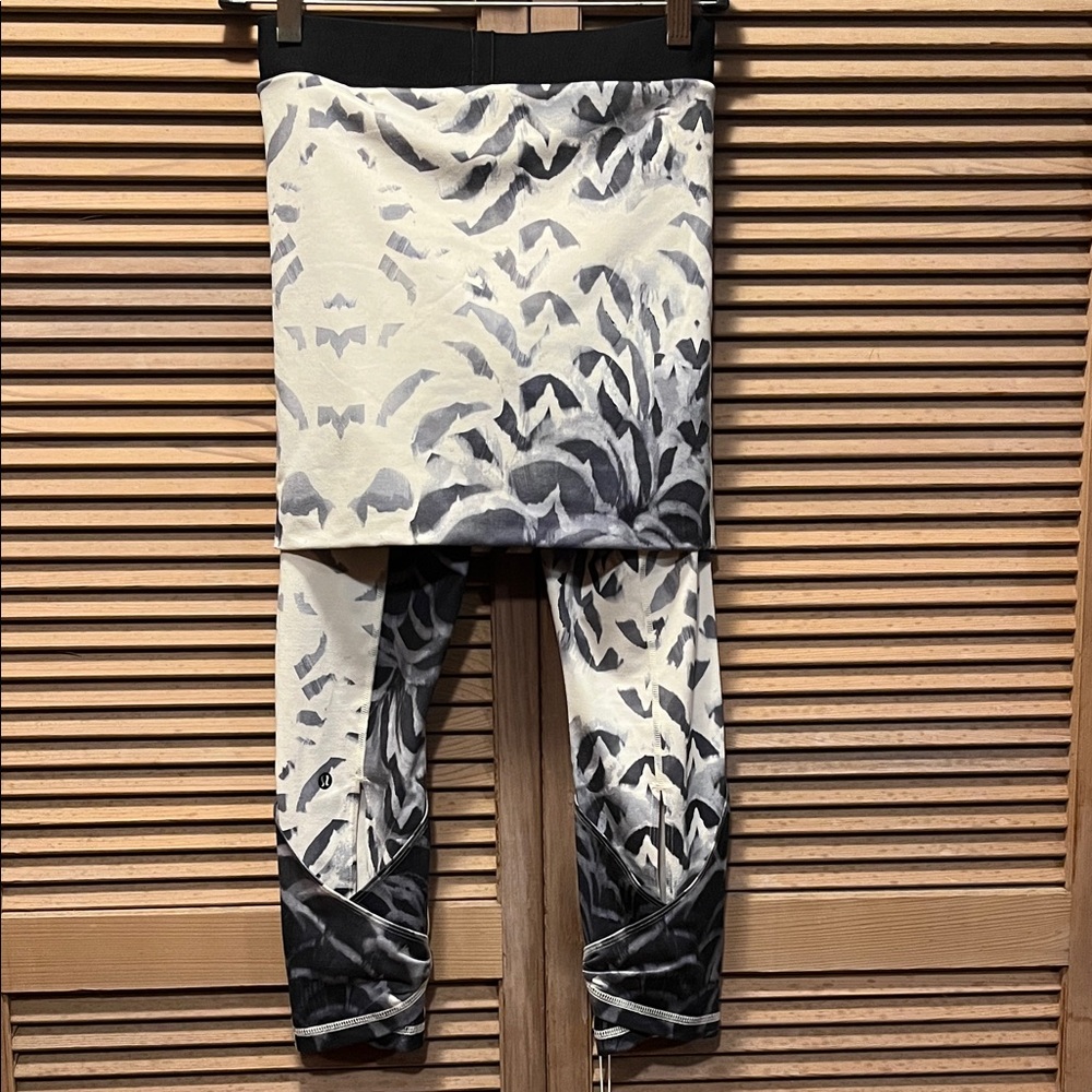 Unique Lululemon Skirted Back Seam Legging, Size 2